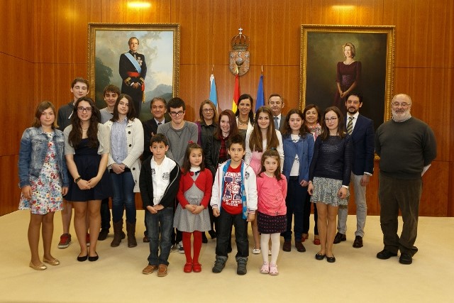 Pilar Rojo entrega os premios do Concurso Escolar do Parlamento e recorda que todo dereito comporta obrigas
